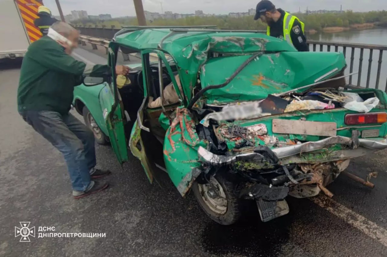 У Дніпрі на Кайдацькому мосту сталася аварія з постраждалими