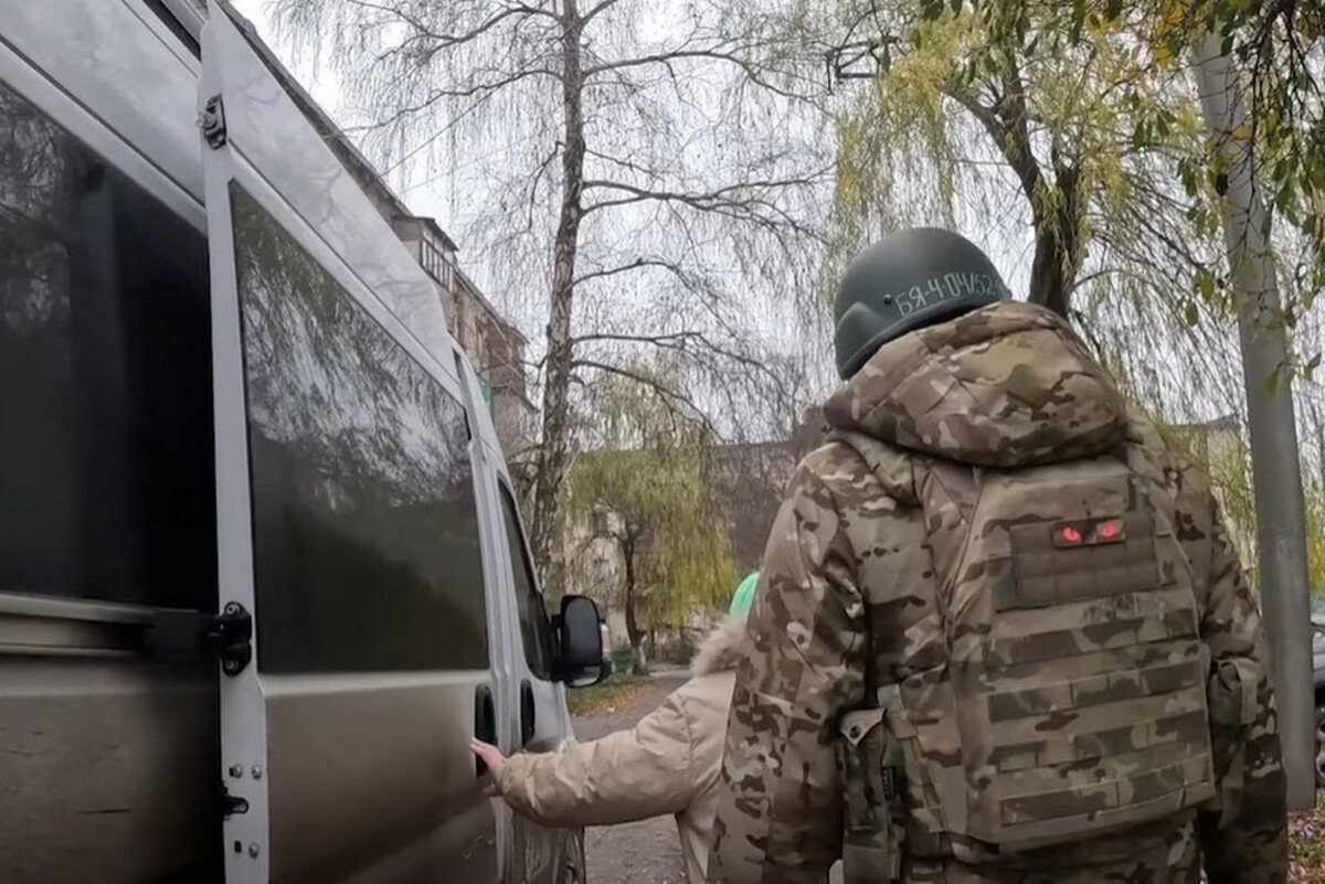 На Дніпропетровщині «Білі янголи» врятували літніх мешканців із зони обстрілів