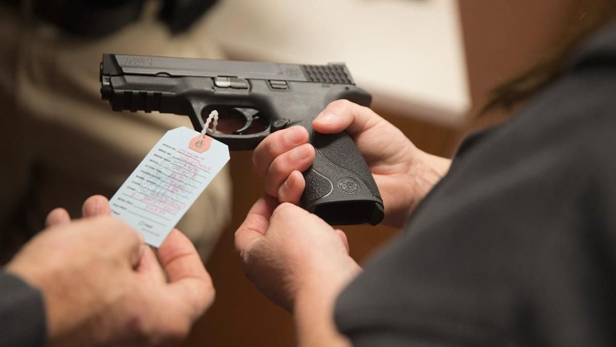 «Легалізуйте зброю для громадян, щоб вони могли себе захистити»: Філатов про право на самозахист