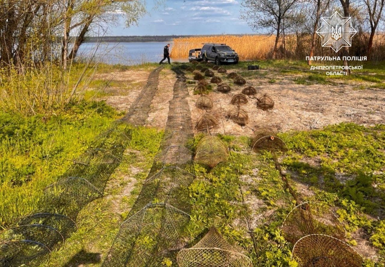 У водоймах Дніпропетровщини виявили браконьєрів із сітками та раками