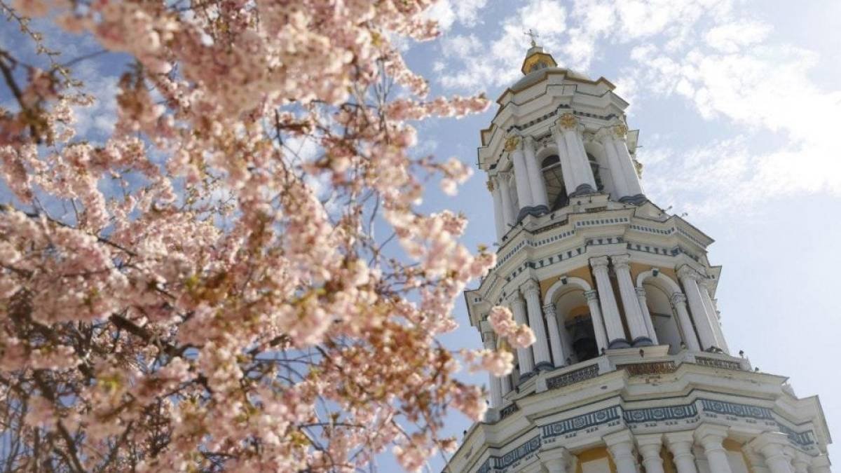 Яке сьогодні свято і кого вітати з іменинами: 21 квітня — все про цей день