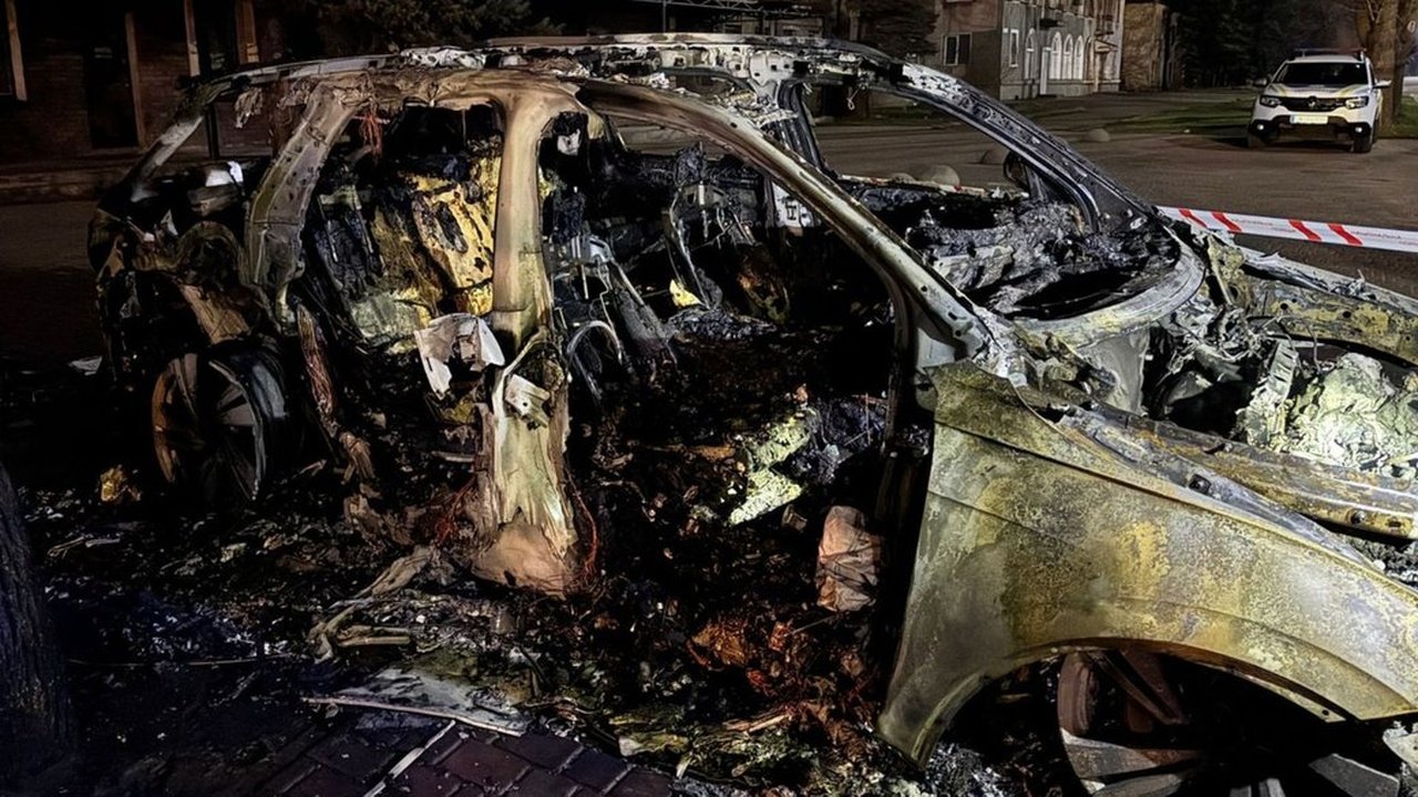 Сожженный авто в Кривом Роге
