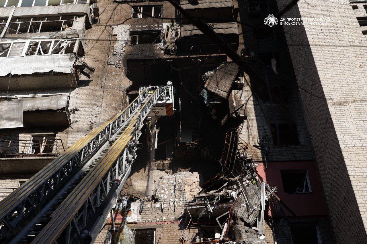Мер Дніпра уточнив масштаби руйнувань після нічної атаки: під завалами може бути людина