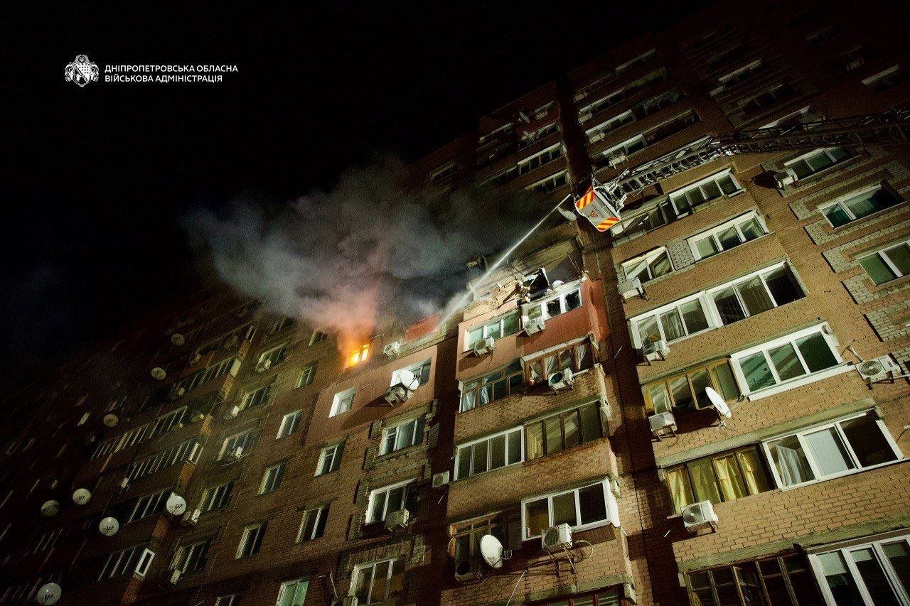 У Дніпрі ворог вдарив по багатоповерхцівці: є загиблі та поранені