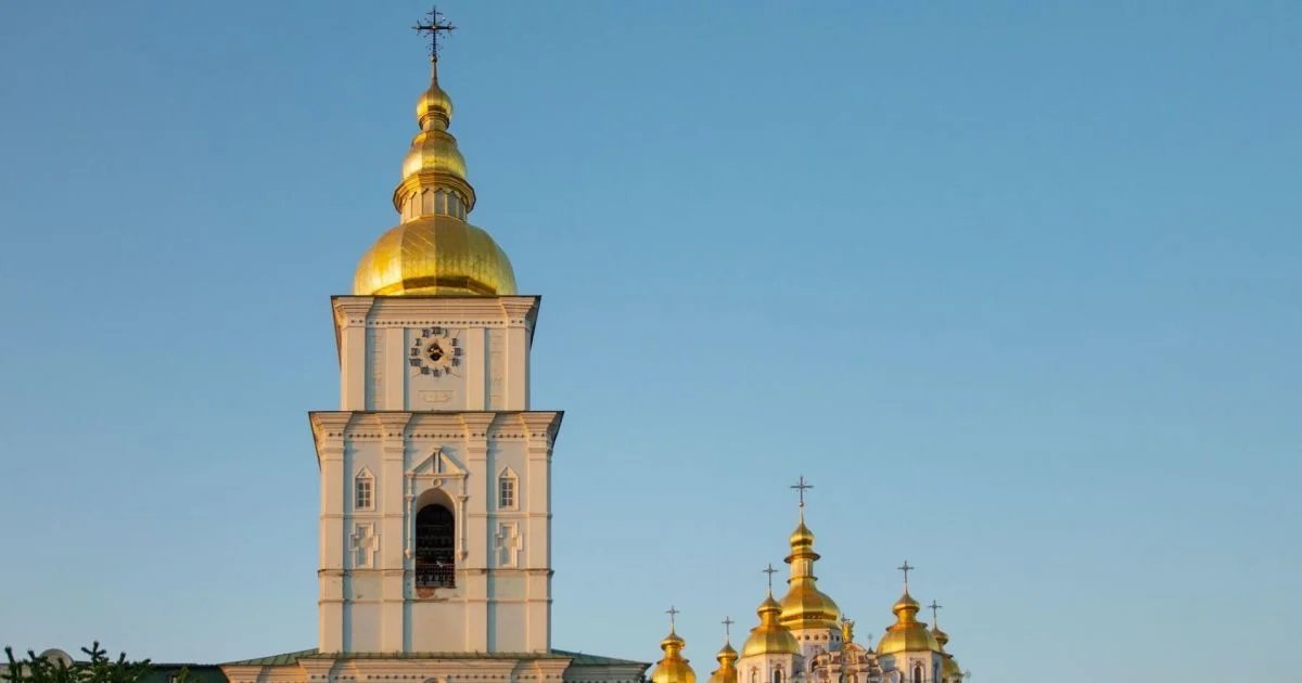 Яке сьогодні свято і кого вітати з іменинами: 24 квітня — все про цей день