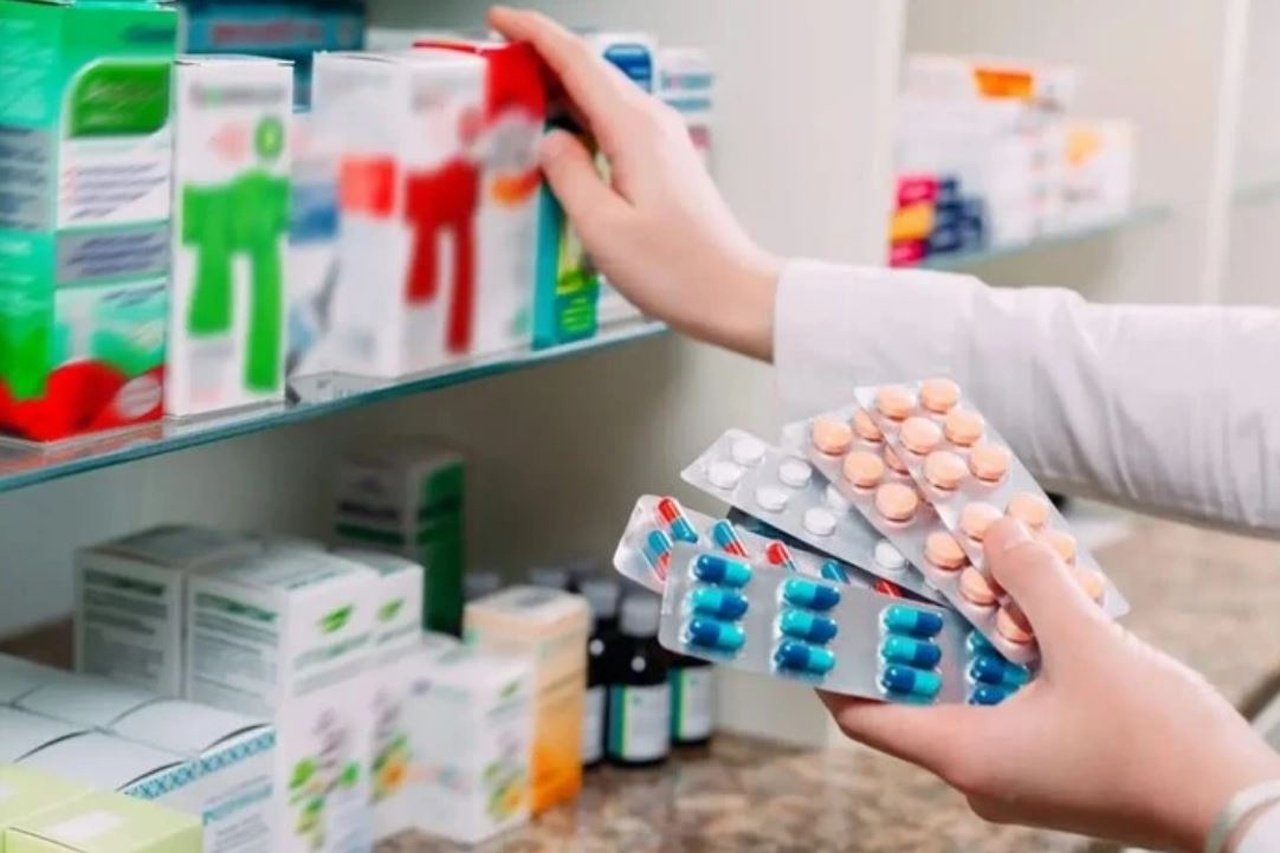 Лекарство в аптеке