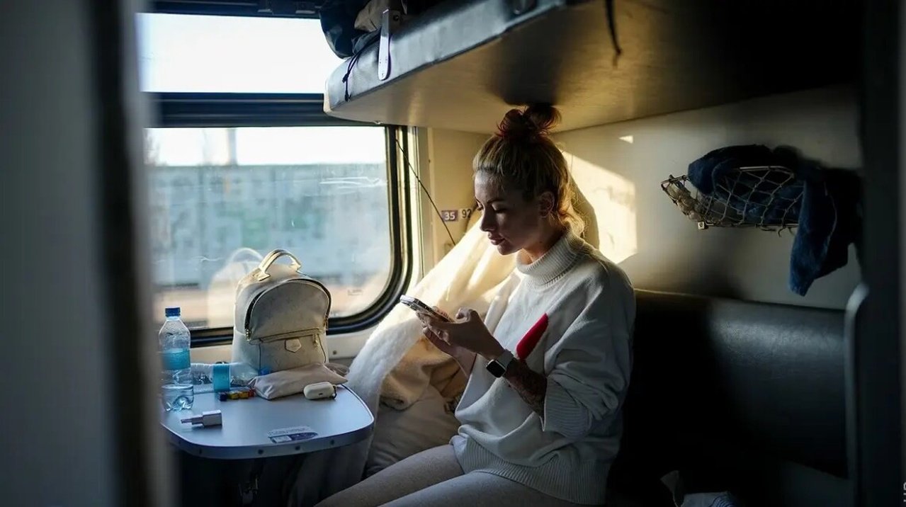 Жінка в купе