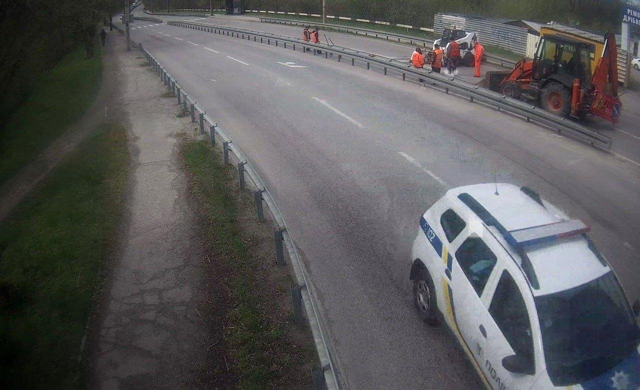 У Дніпрі на ж/м Тополя ускладнено рух через ремонт дороги: куди краще не їхати