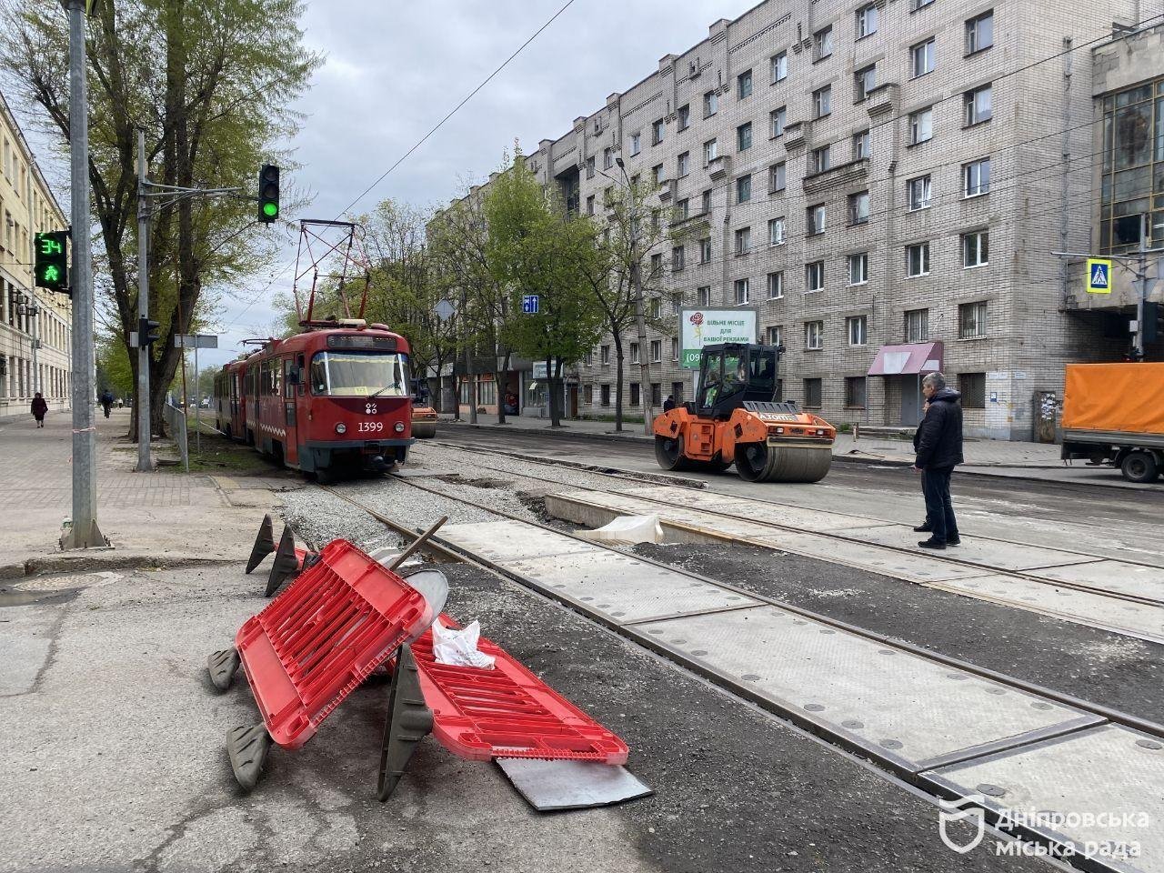 В Днепре заменяют аварийные трамвайные пути, которым почти 30 лет