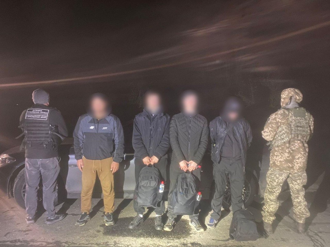 Затримані чоловіки 