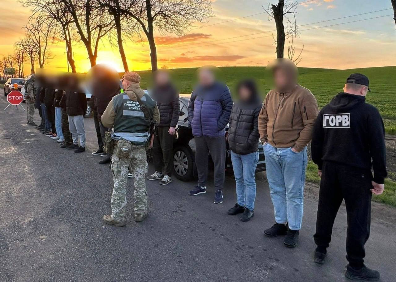 Задержанные мужчины