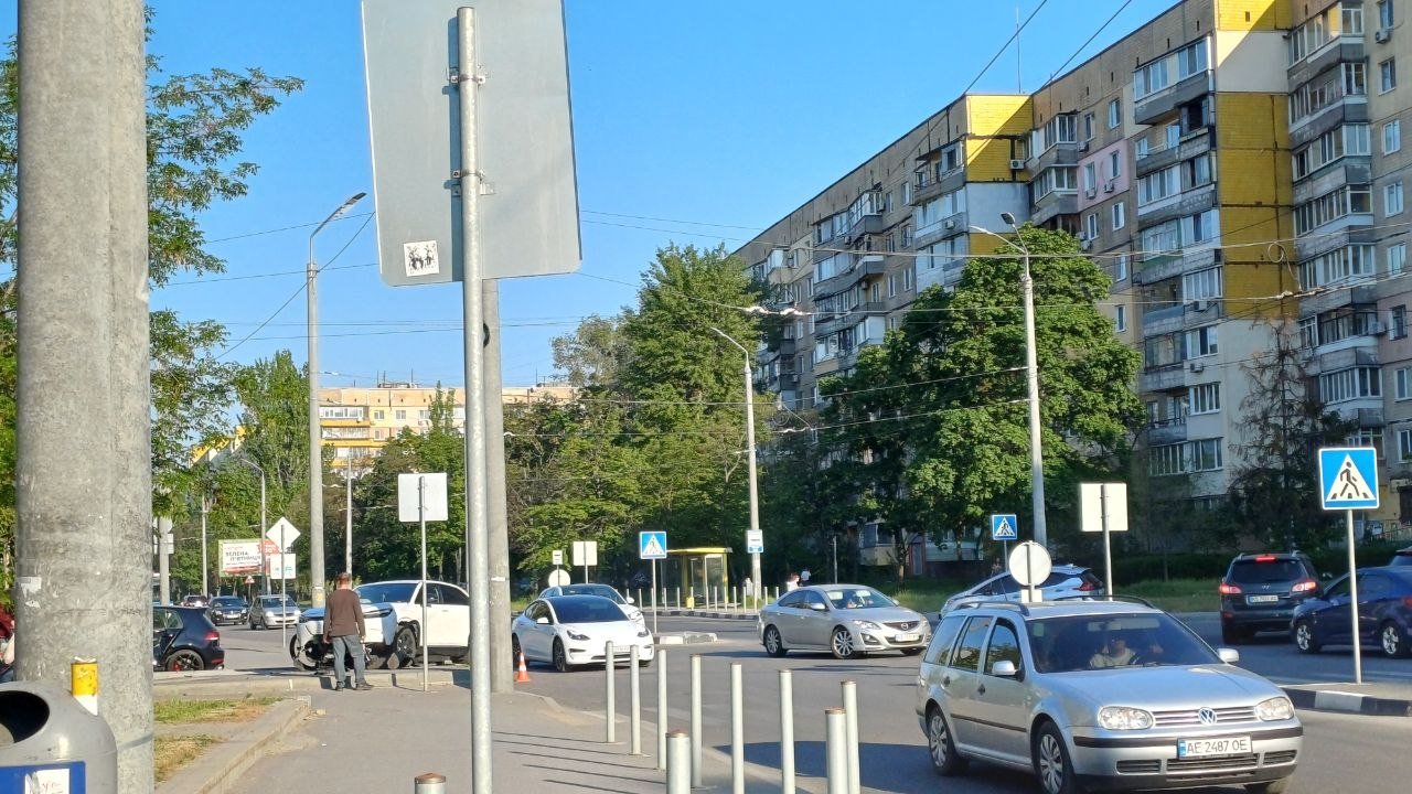 Место ДТП по проспекту Героев в Днепре.