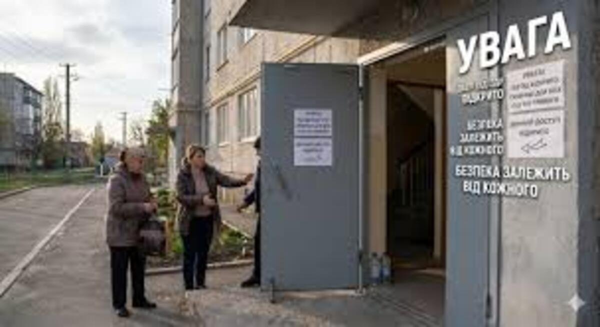 Жителей Марганца попросили не запирать подъезды: в чем причина