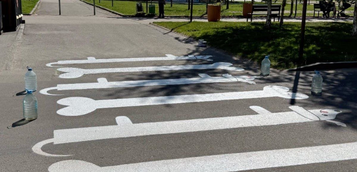 В Днепре у сквера Усачева появились креативные «лежачие полицейские»