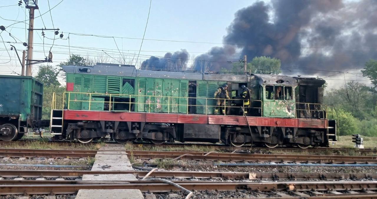 Россия атаковала локомотивы на Днепропетровщине: пострадал машинист