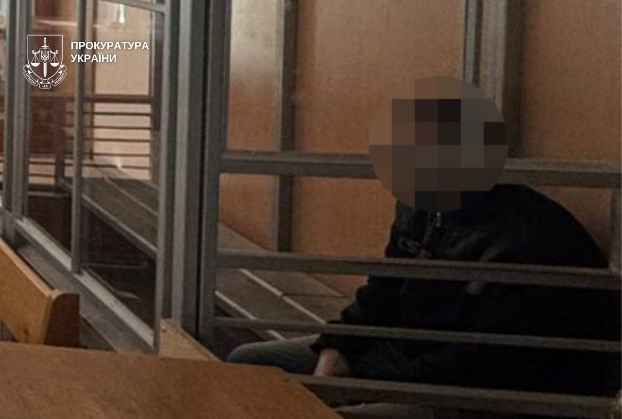 Осужденный мужчина на суде