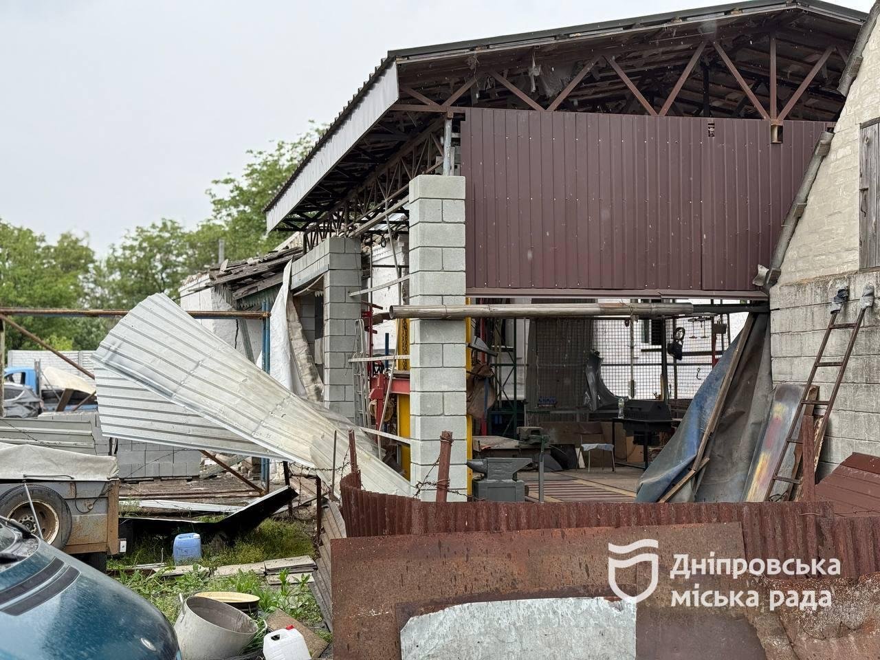 В Днепре продолжается ликвидация последствий атаки РФ: куда обращаться за помощью