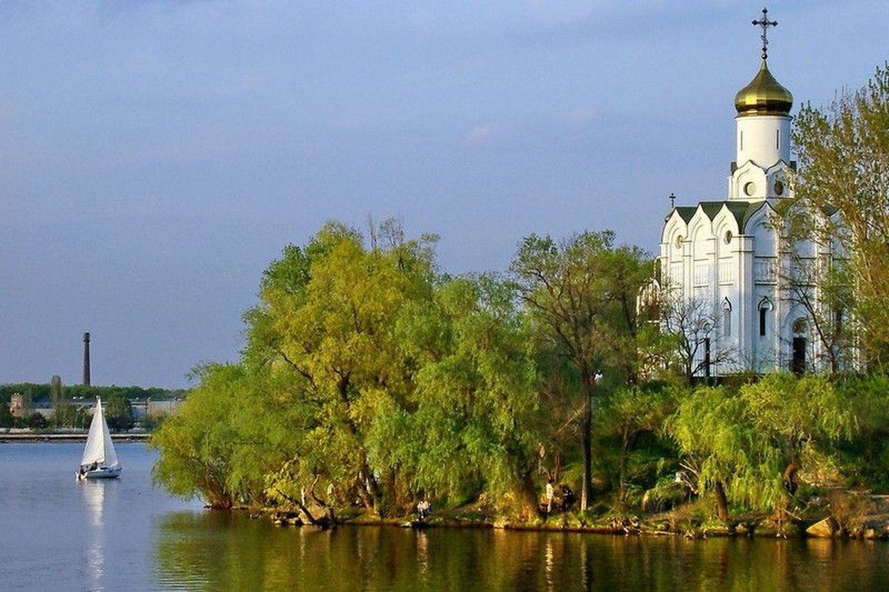В Днепре городу передадут кафе и здания на Монастырском острове