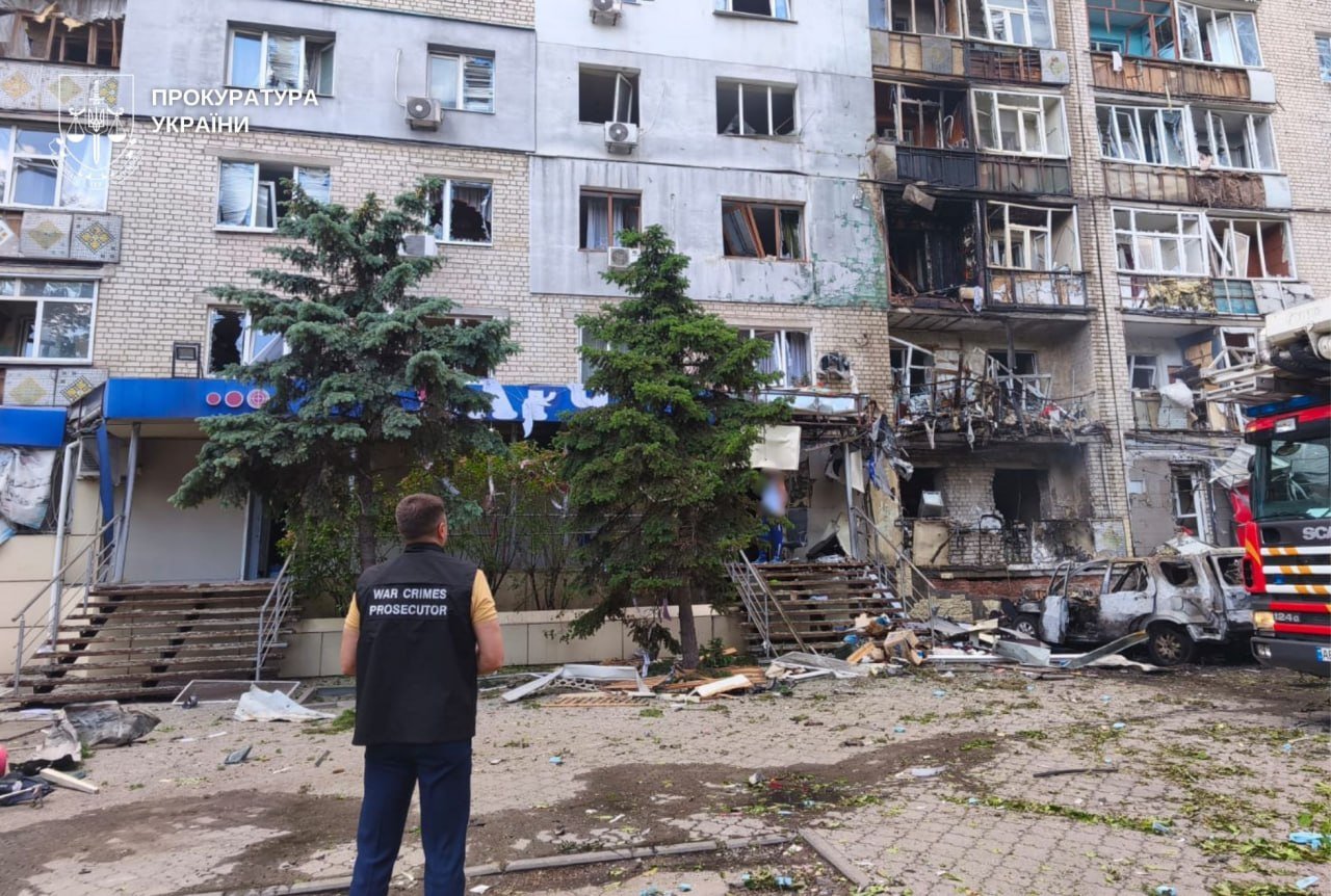 Удар по будинку в Павлограді: кількість поранених зросла, серед них дитина