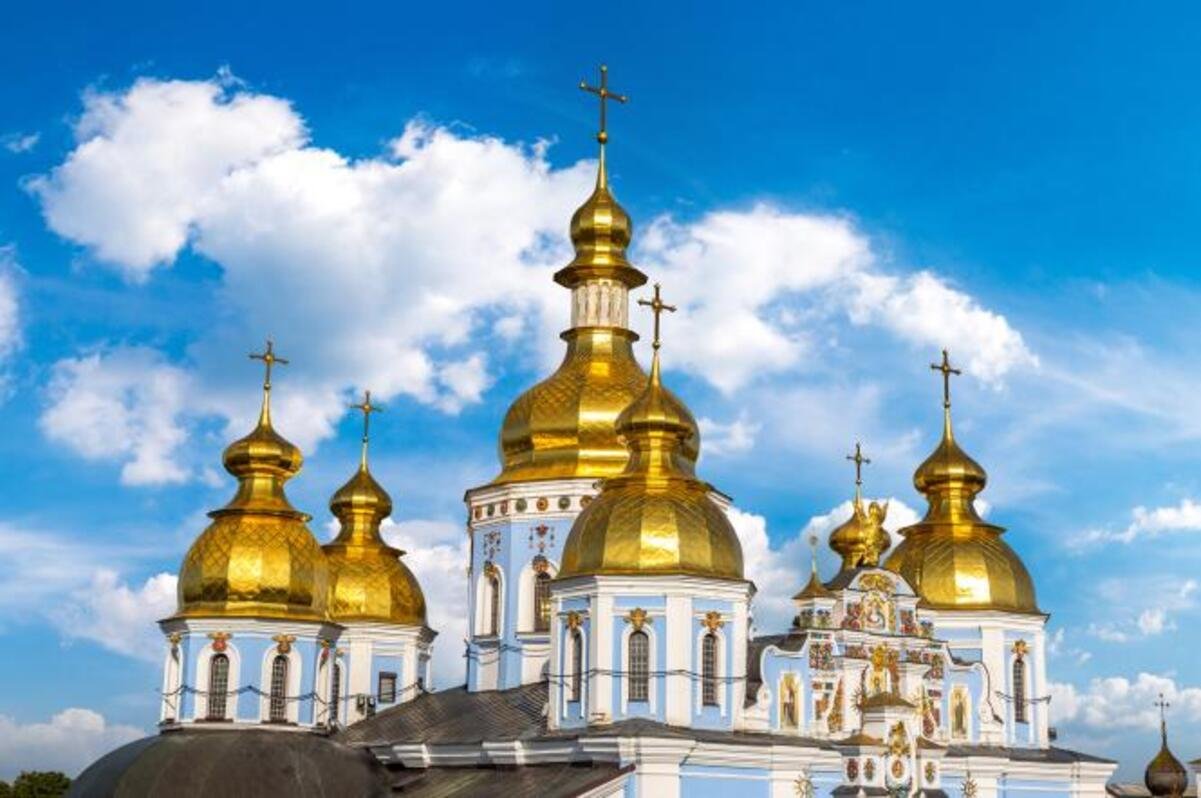 Яке сьогодні свято і кого вітати з іменинами: 28 травня — все про цей день