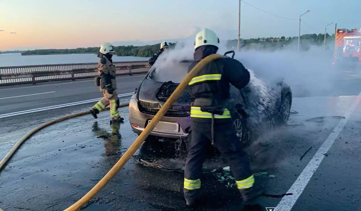 Рятувальники на місці пожежі