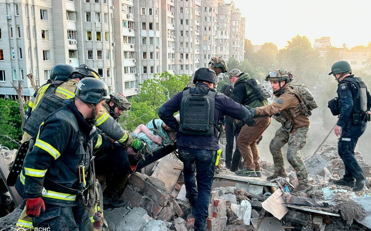 Рятувальники в Дніпрі 
