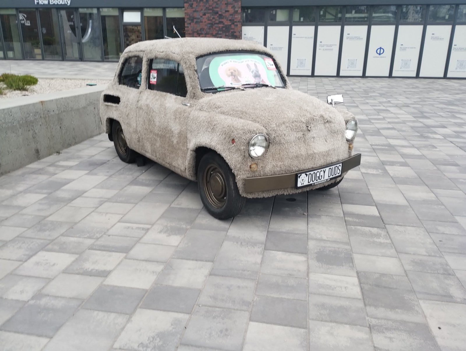 Плюшеве авто на Перемозі