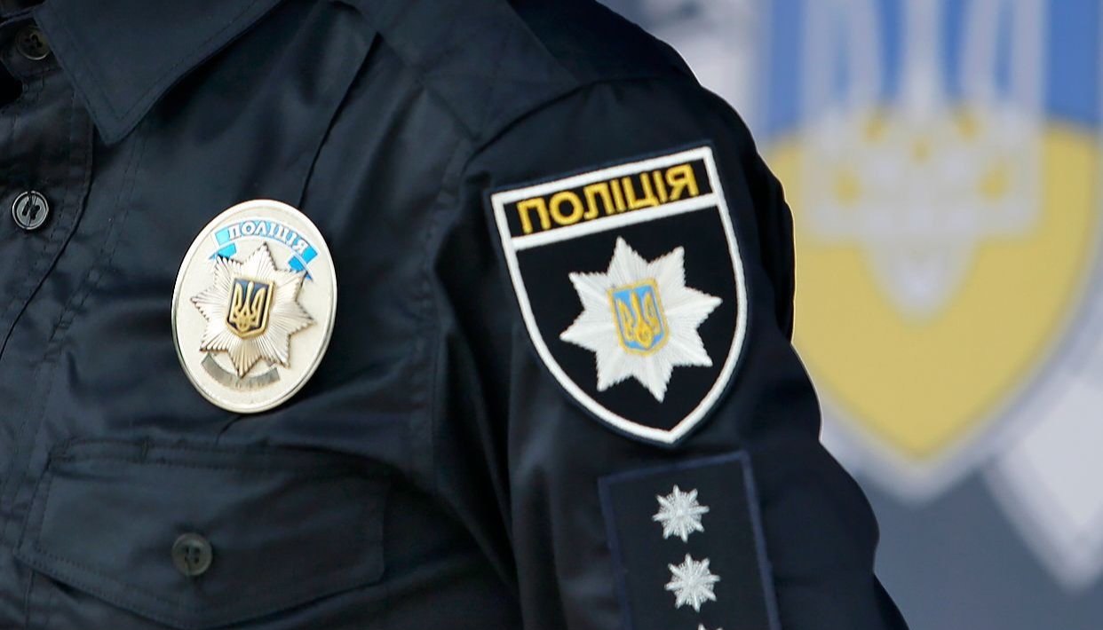 У Дніпрі під час роботи соцслужб чоловік погрожував ножем поліції