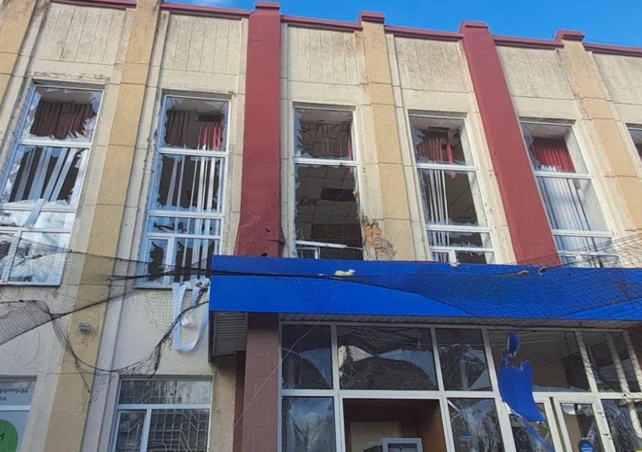 Повреждены лицей и админздание: последствия атак на Днепропетровщину