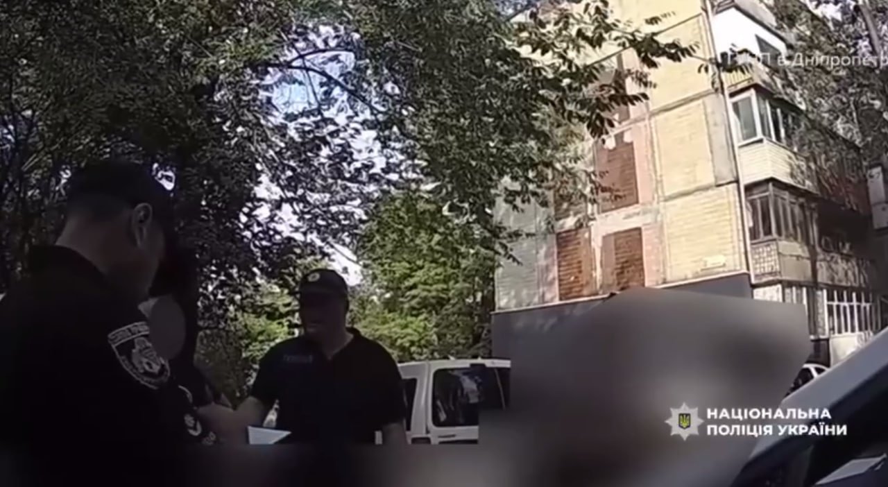 Стоп-кадр с видео, предоставленного в Каменском районном управлении полиции