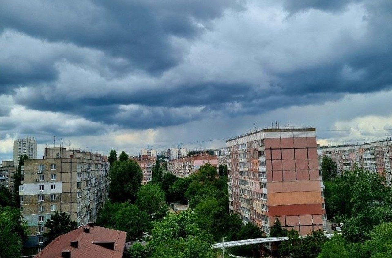 Небо перед дождем в Днепре