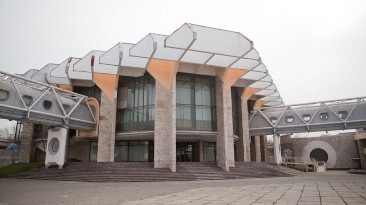 Здание театра