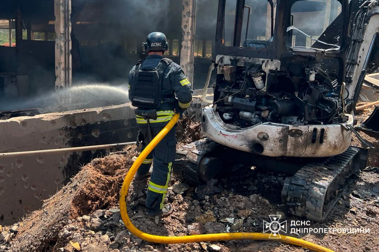 Рятувальники на місці пожежі 