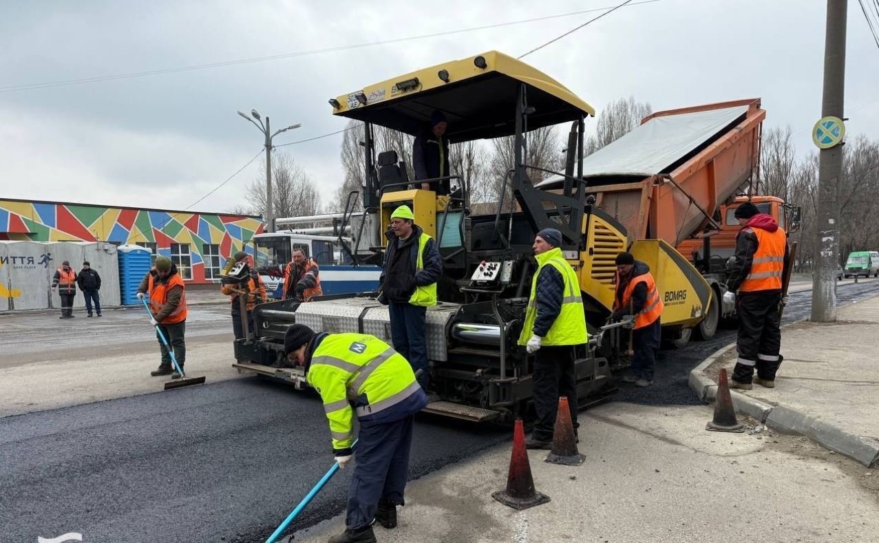 Ремонт дороги в Дніпрі 