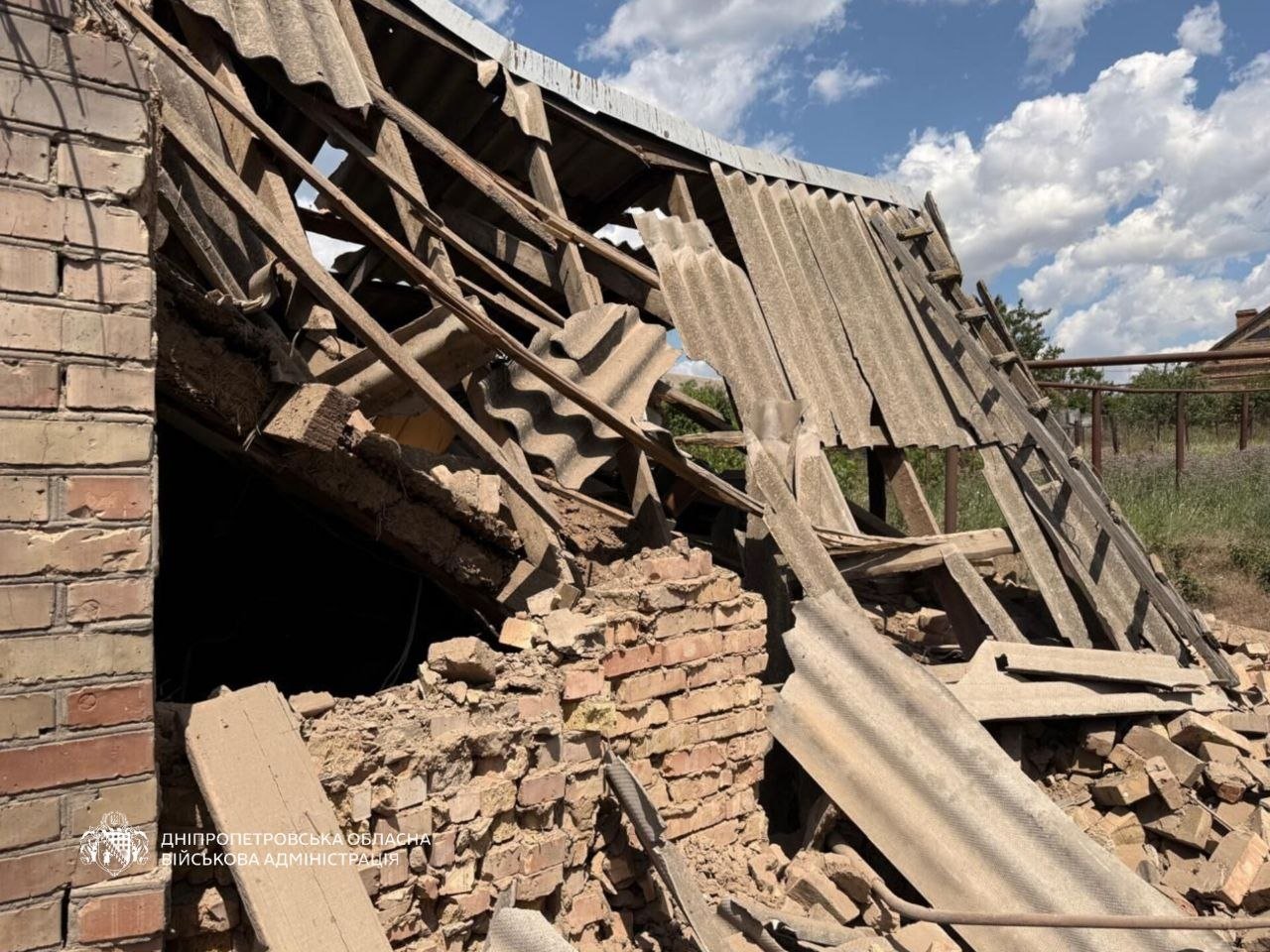 На Дніпропетровщині через російські атаки постраждали двоє чоловіків
