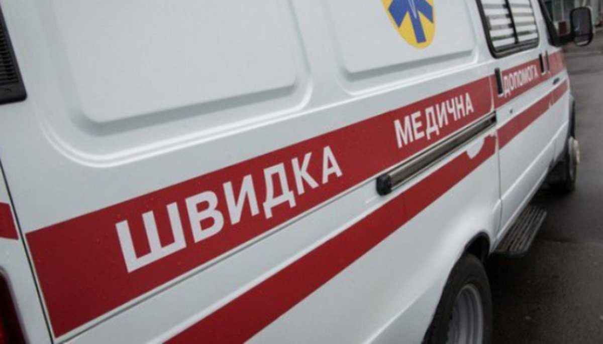 У Дніпрі чоловік дістав тяжке ножове поранення: його госпіталізували