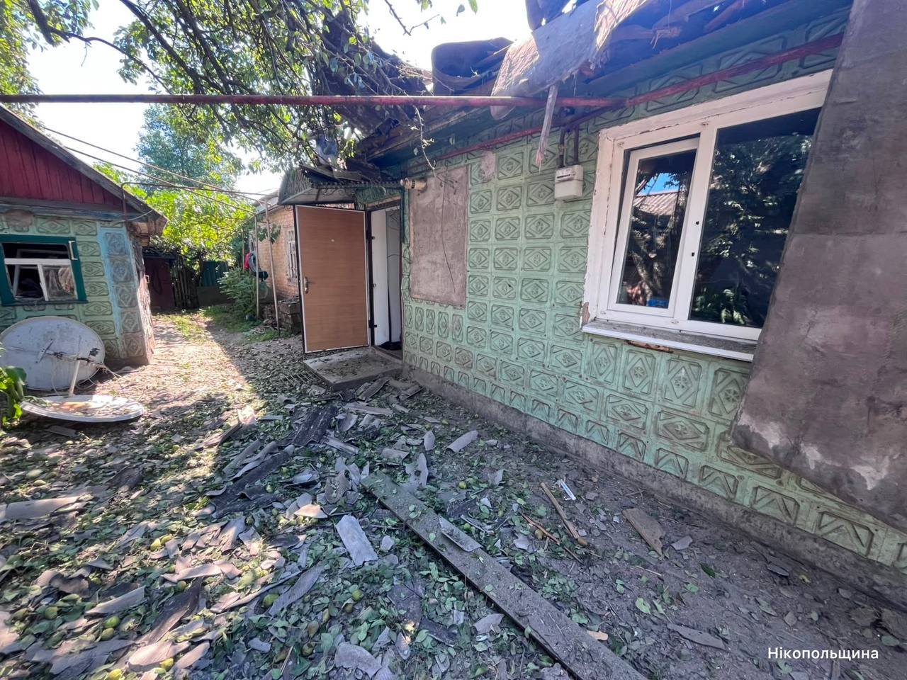 Пожежі, поранені та пошкоджена техніка: наслідки атаки на Дніпровський район