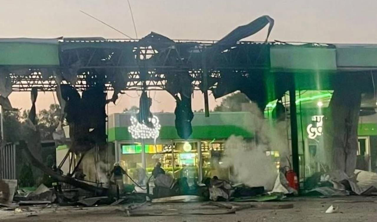 РФ атакувала пʼять АЗС на Дніпропетровщині: є загибла та постраждалі