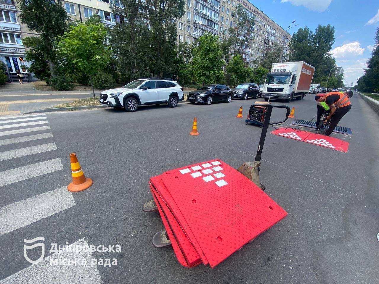 В Днепре установят более четырех десятков «берлинских подушек»: где появятся новые минихолмы