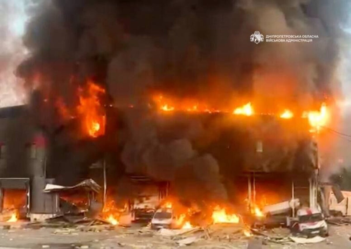 Ворог завдав удару по Кривому Рогу 7 липня: виникла масштабна пожежа 