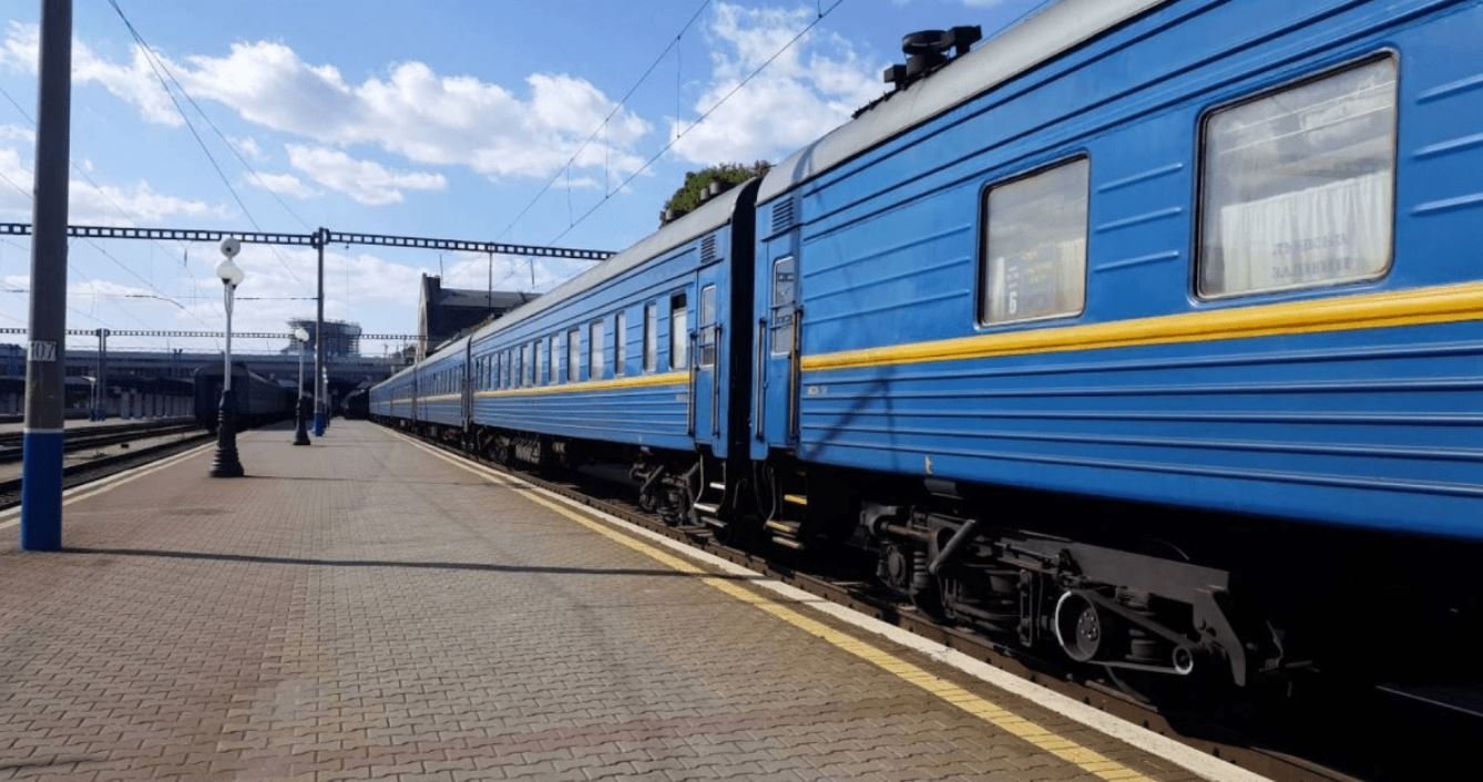 Через безпекову ситуацію на Дніпропетровщині затримуються деякі приміські потяги