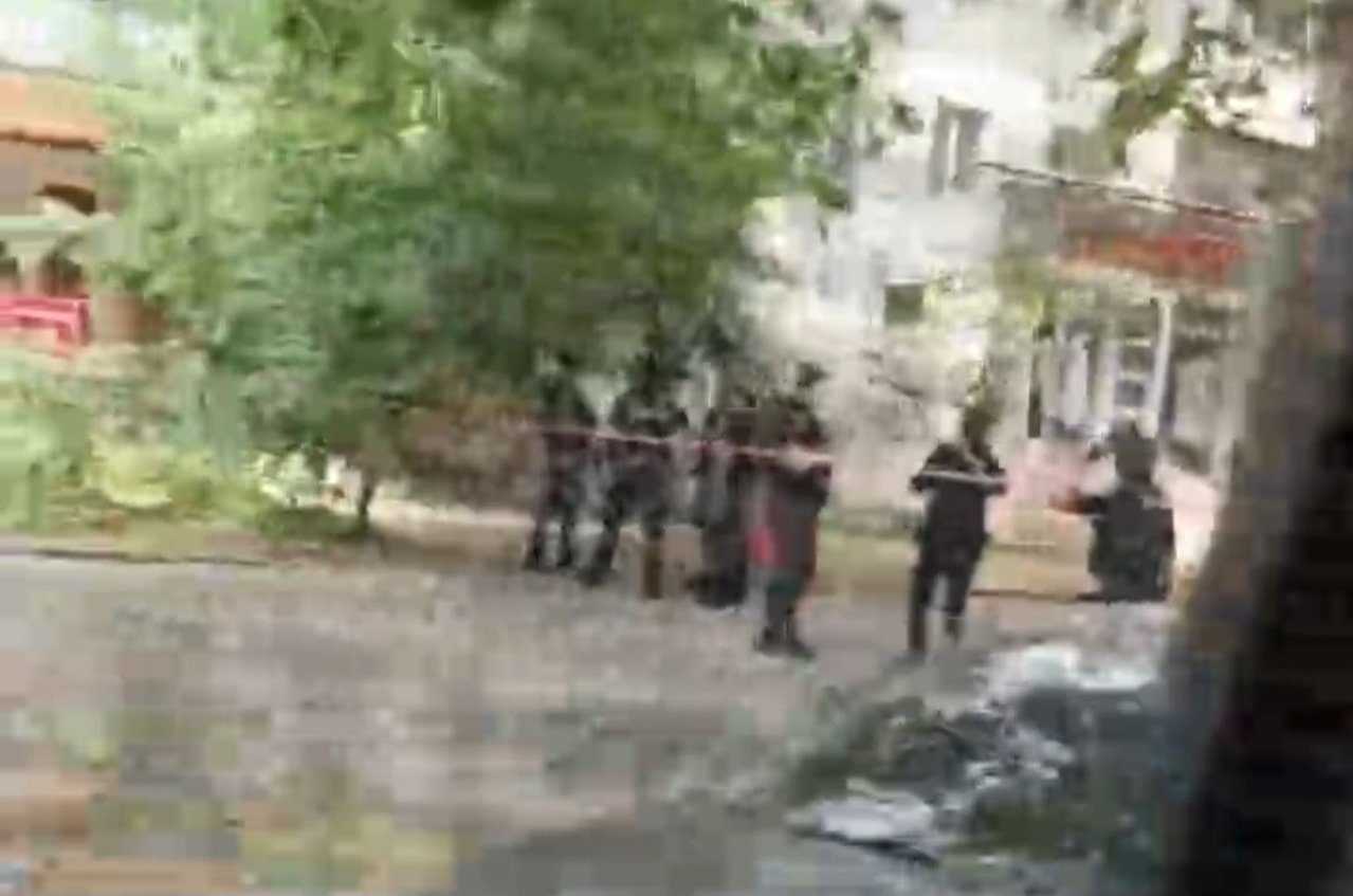 Поліція біля перукарні 