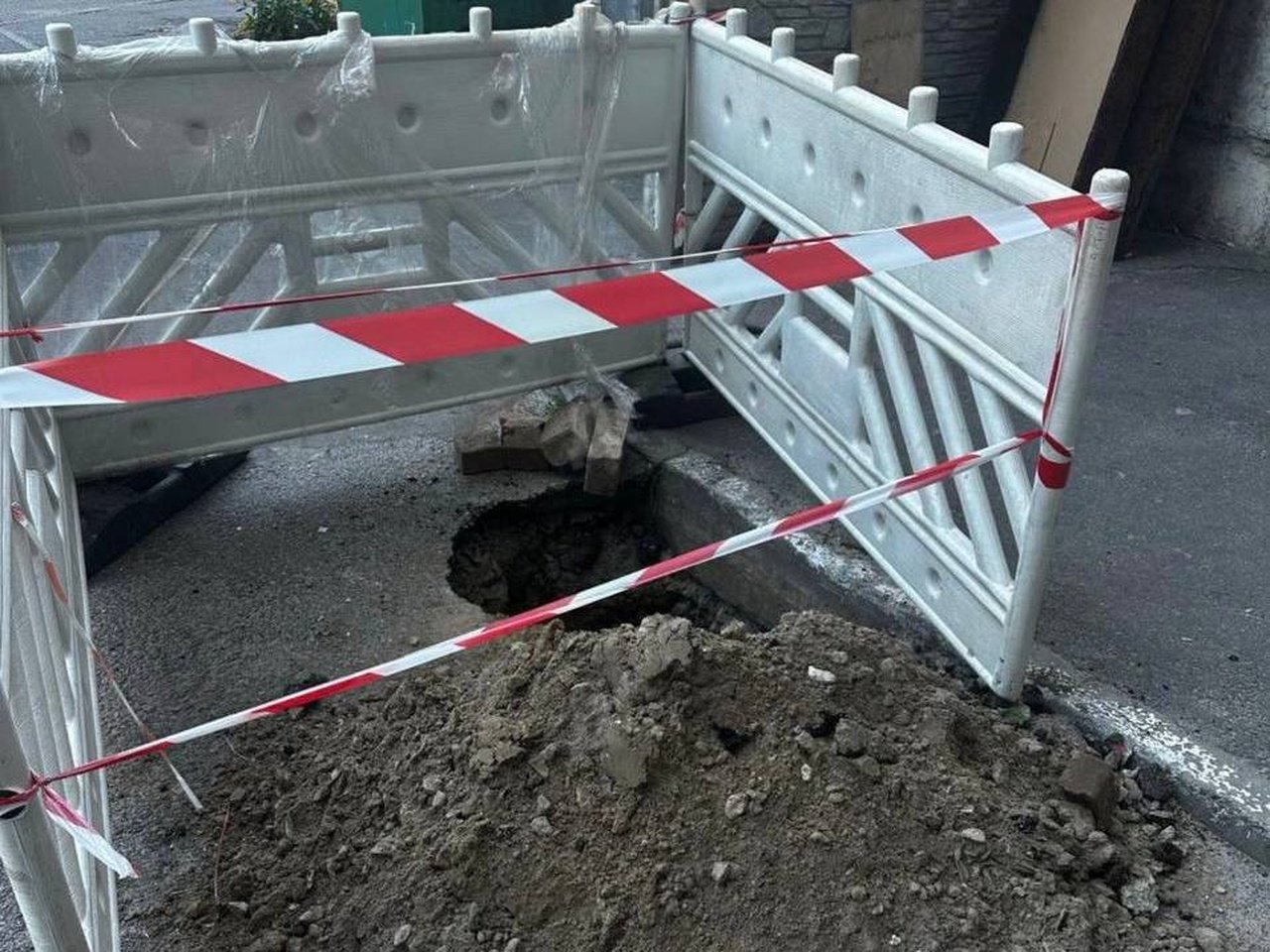 Одна из ям в Днепре