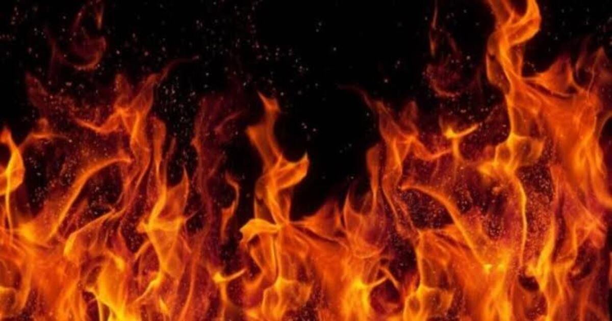 У Дніпрі посеред вулиці загорівся легковий автомобіль