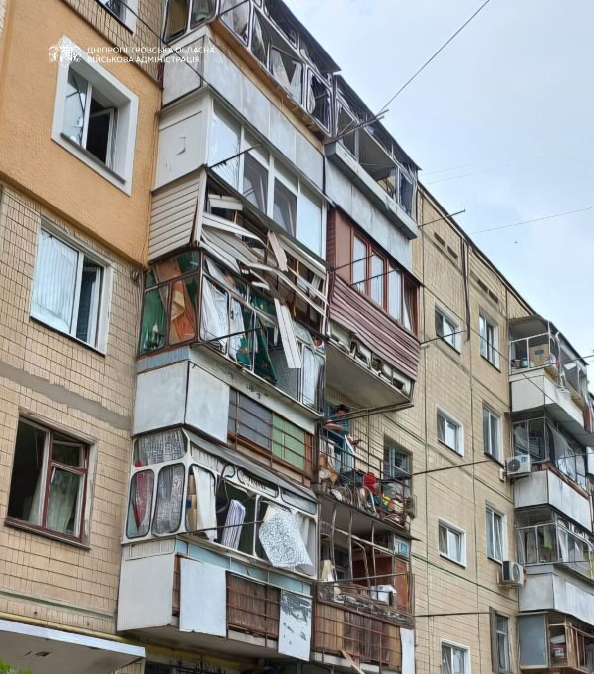 На Днепропетровщине из-за ночной атаки загорелось поле с пшеницей