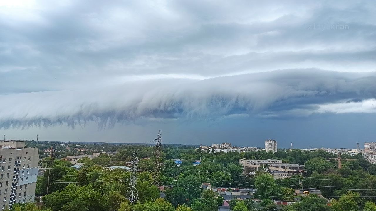 Жовтий рівень небезпеки: коли Дніпро і область накриють грози зі шквалами та градом