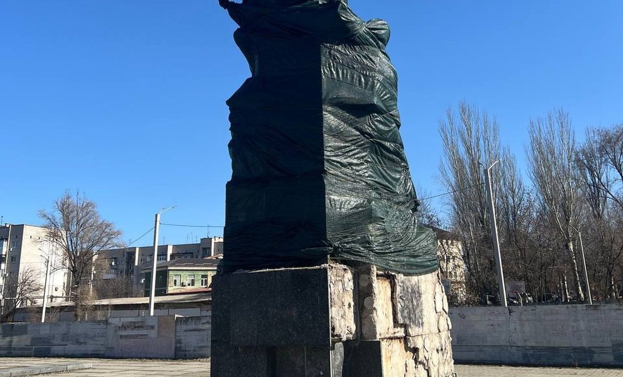Пам'ятник комунарам на лівому березі демонтують 