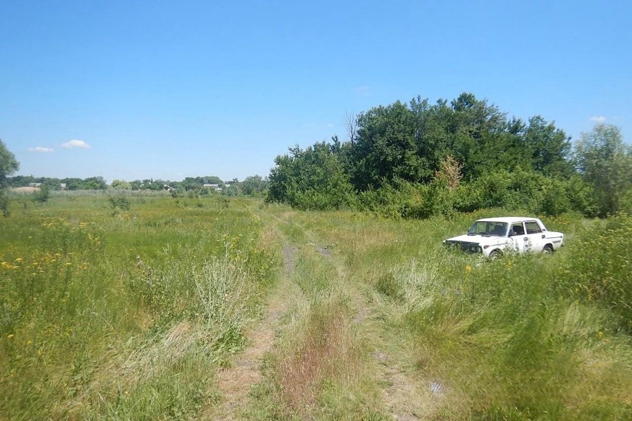Поблизу Дніпра викрали ВАЗ, але далеко не заїхали: авто зламалося посеред дороги