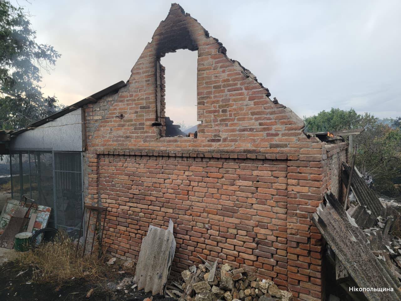 На Дніпропетровщині вночі лунали вибухи: є постраждалий, виникли пожежі