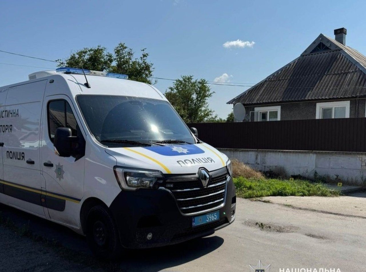 На Дніпропетровщині чоловік у СЗЧ поранив двох поліцейських і застрелився